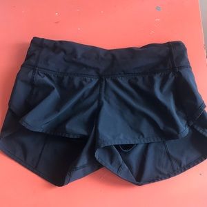 black lululemon shorts